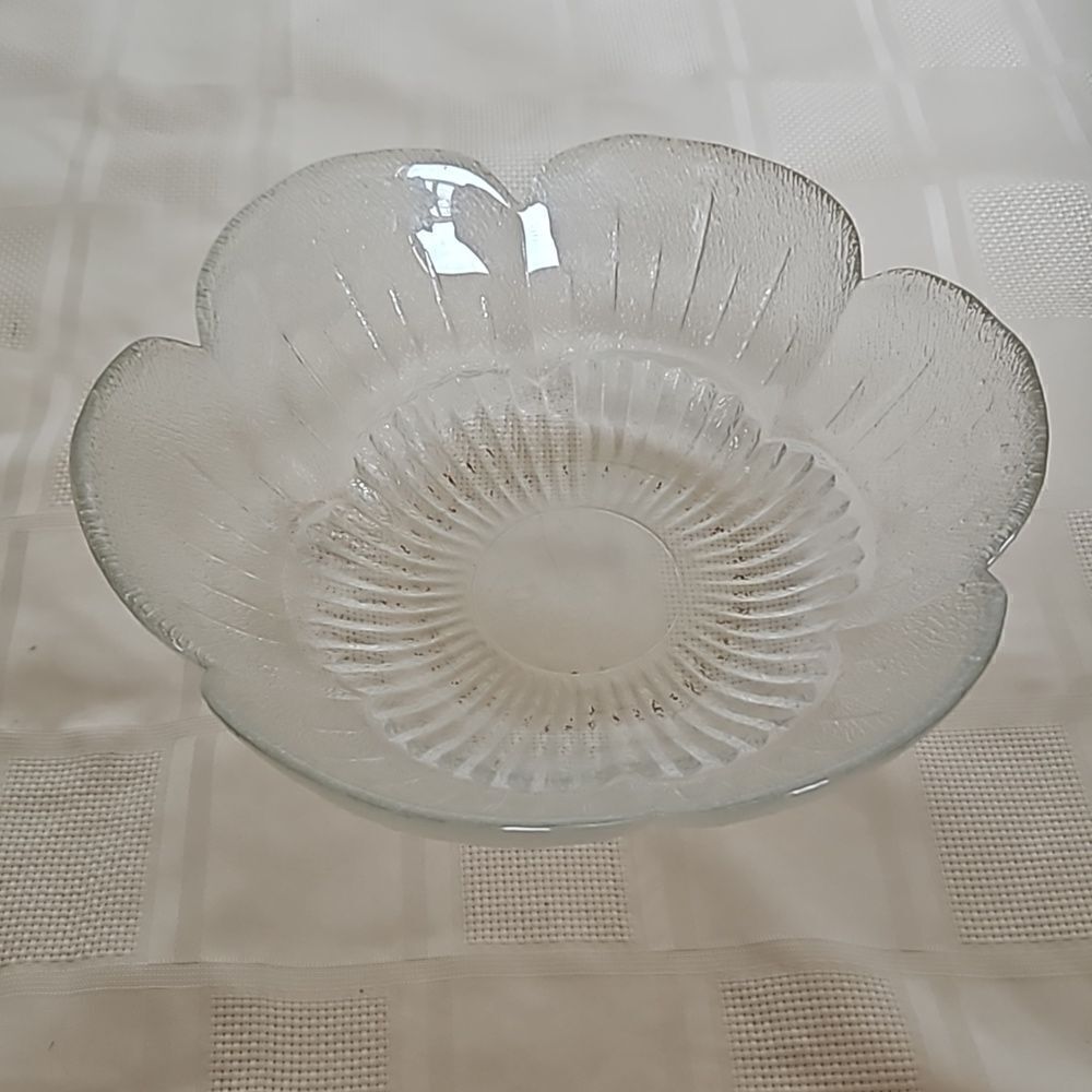 Clear Glass Fruit Bowl 10"-10" - Picture 4 of 16